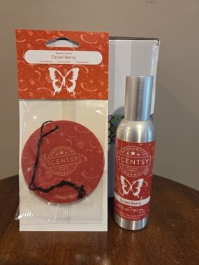 Scentsy 'Tinsel Berry' Scent Circle & Room Spray
